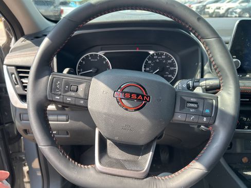 Used 2025 Nissan Rogue SV image 15