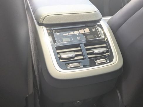 Used 2024 Volvo XC60 B5 Ultimate w/ Protection Package Premier AWD/4WD image 24