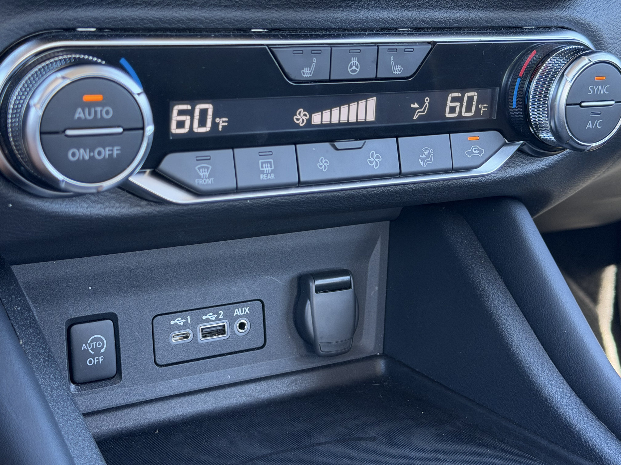 Used 2025 Nissan Sentra SR w/ SR Premium Package FWD image 14