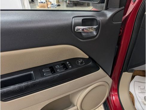 Used 2014 Jeep Compass Sport w/ Power Value Group FWD image 8