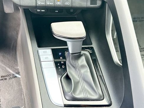 Used 2024 Hyundai Elantra SEL FWD image 17