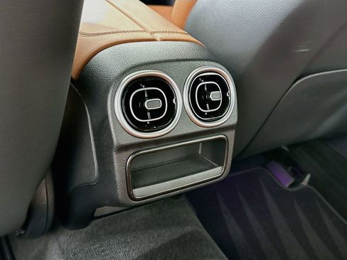 Certified 2025 Mercedes-Benz C 300 Sedan image 29
