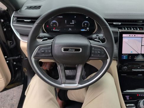Used 2023 Jeep Grand Cherokee Limited AWD/4WD image 30