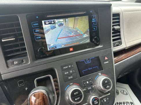 Used 2015 Toyota Sienna Limited Premium image 5