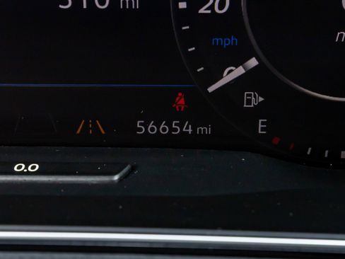 Used 2018 Volkswagen Golf R 4-Door image 16