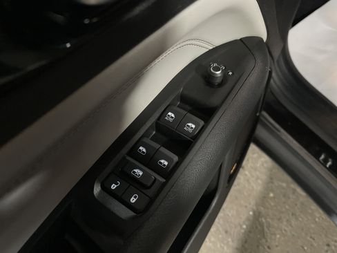 Used 2022 Jeep Compass Limited image 7