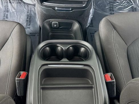 Used 2023 Chrysler Pacifica Touring image 14