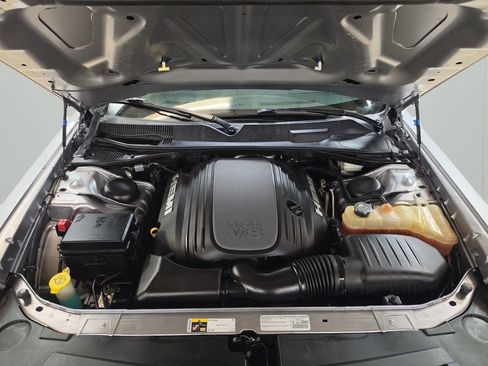 Used 2014 Dodge Challenger R/T RWD image 9