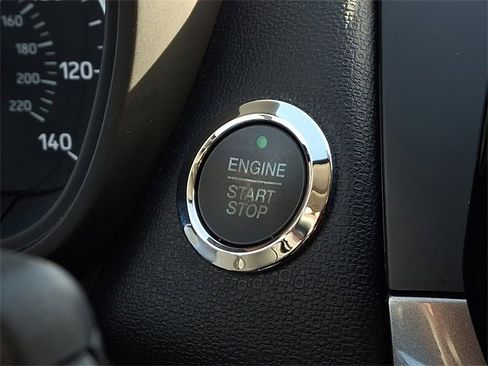 Used 2020 Ford EcoSport SE w/ SE Convenience Package image 23