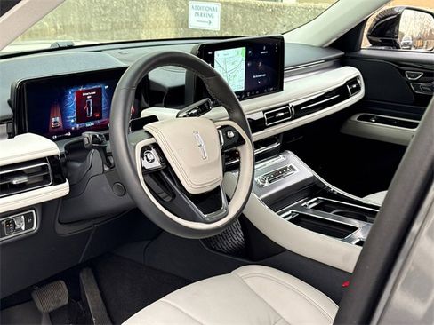 New 2025 Lincoln Aviator Premiere image 17