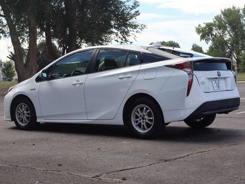 Used 2016 Toyota Prius Two FWD image 7