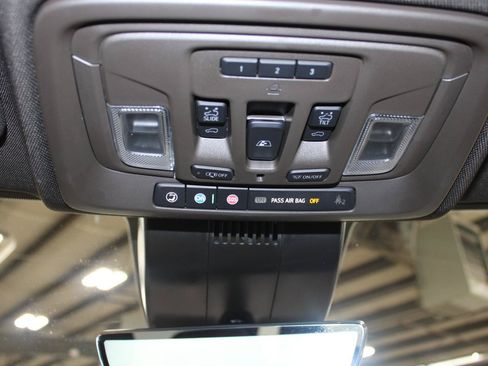 Used 2025 GMC Sierra 1500 Denali w/ Denali Reserve Package AWD/4WD image 30