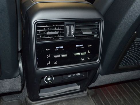 Certified 2026 Porsche Cayenne GTS AWD/4WD image 34