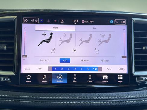 Used 2024 Chrysler Pacifica Limited FWD image 25