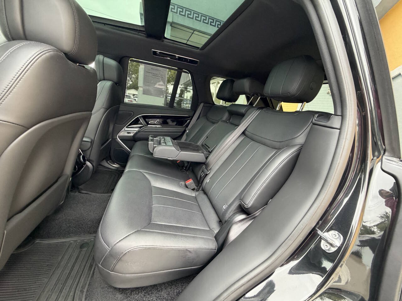 Used 2025 Land Rover Range Rover SE AWD/4WD image 28