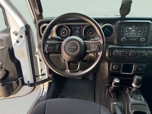 Used 2019 Jeep Wrangler Sport AWD/4WD image 13