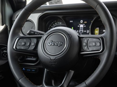 Used 2024 Jeep Wrangler Unlimited AWD/4WD image 34