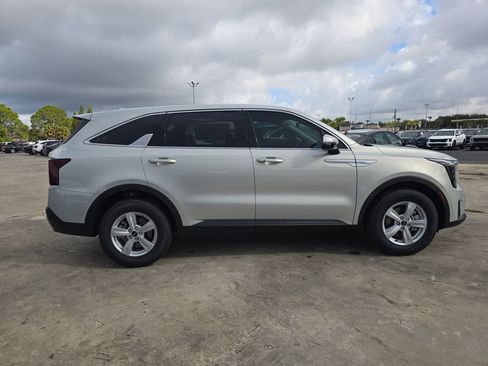 New 2026 Kia Sorento LX FWD image 9