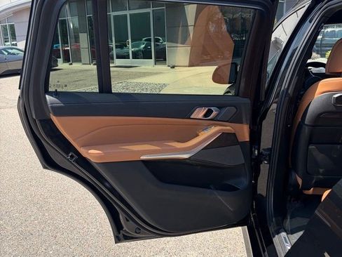 Used 2023 BMW X7 xDrive40i w/ M Sport Package AWD/4WD image 15