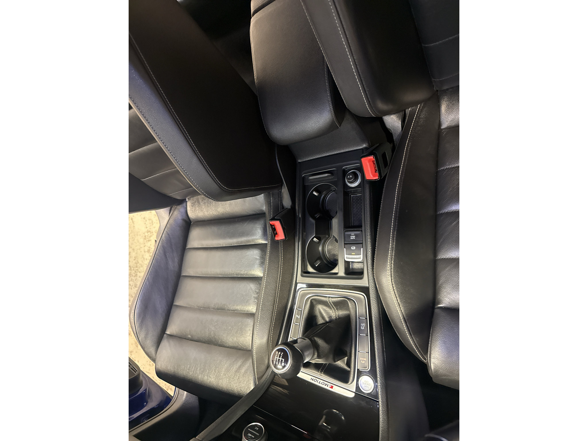 Used 2017 Volkswagen Golf R 4-Door AWD/4WD image 14