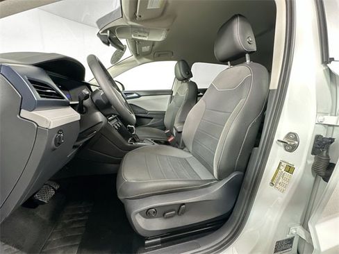 Used 2024 Volkswagen Taos SE image 19