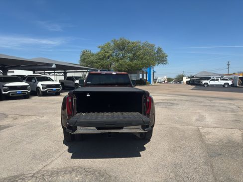 Used 2024 GMC Sierra 3500 SLT w/ SLT Convenience Package image 6