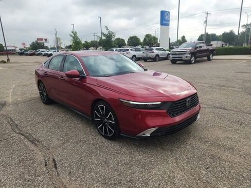 Used 2025 Honda Accord Touring image 3