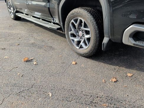 Used 2023 GMC Sierra 1500 SLT w/ SLT Premium Package AWD/4WD image 13