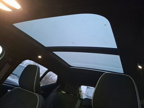 Used 2023 Volvo XC40 Recharge Ultimate image 12