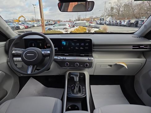 Used 2025 Hyundai Kona SE image 14