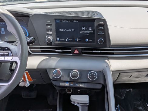 Used 2025 Hyundai Elantra SE FWD image 18