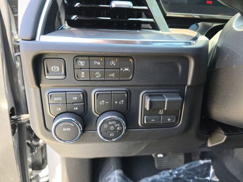 Used 2026 Chevrolet Tahoe Z71 w/ Comfort Package AWD/4WD image 33