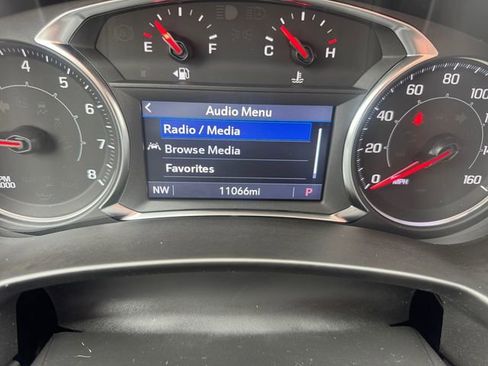 Used 2024 GMC Terrain SLT AWD/4WD image 25