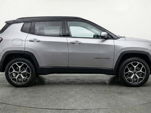 Used 2025 Jeep Compass Limited image 11
