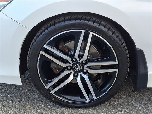 Used 2016 Honda Accord Touring image 8