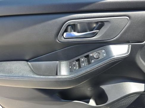 Used 2024 Nissan Rogue SV FWD image 15