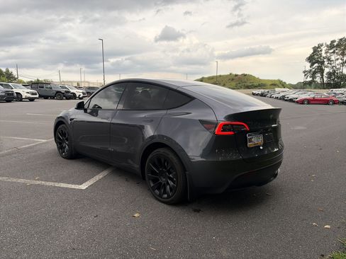 Used 2024 Tesla Model Y Long Range AWD/4WD image 7