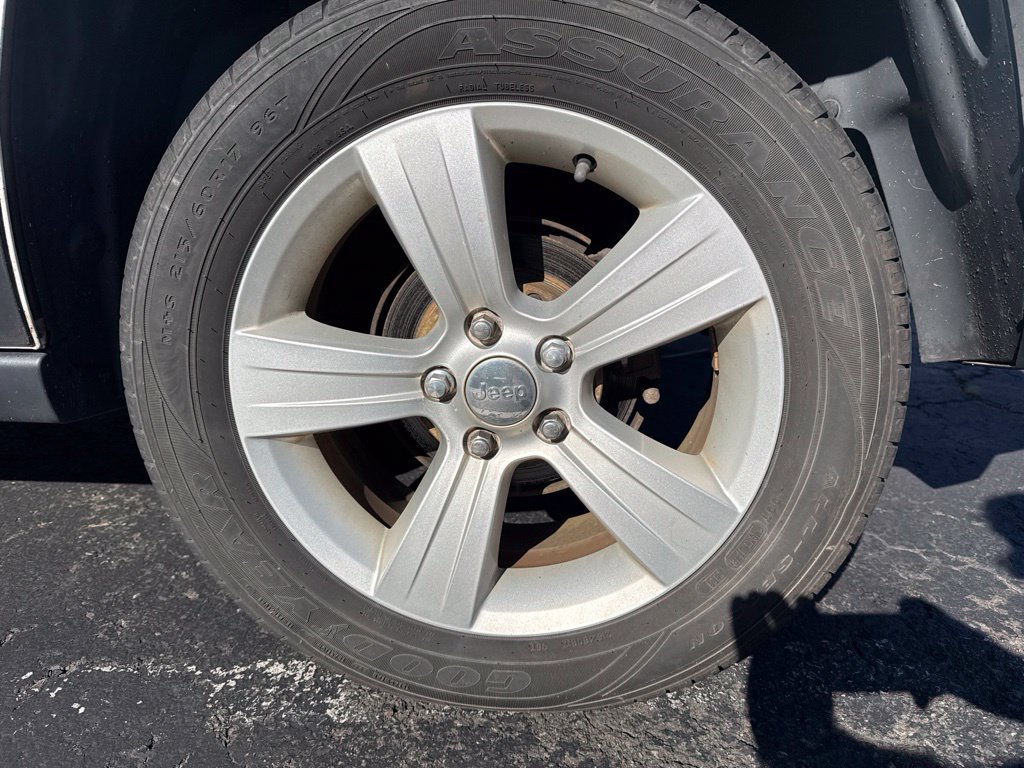 Used 2016 Jeep Patriot Latitude AWD/4WD image 11