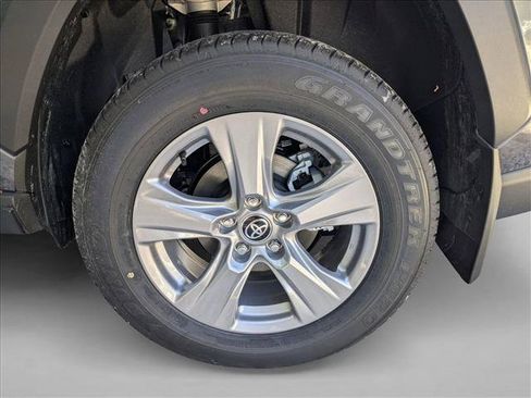 Used 2025 Toyota RAV4 LE AWD/4WD image 9