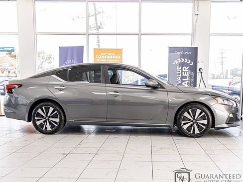 Used 2022 Nissan Altima 2.5 SV FWD image 9