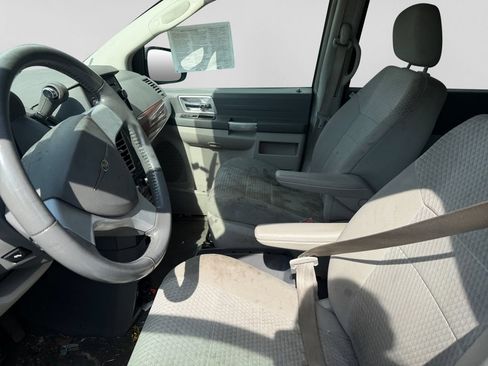 Used 2008 Chrysler Town & Country Touring FWD image 20