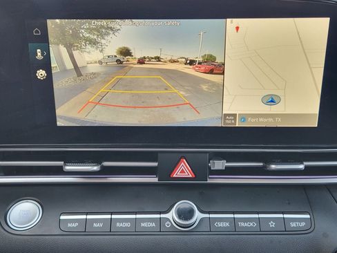 Used 2024 Hyundai Elantra SEL w/ Convenience Package FWD image 17