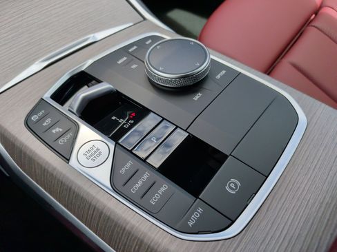 Certified 2025 BMW 330i Sedan RWD image 19