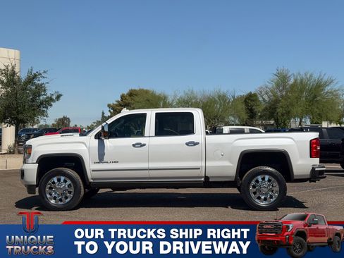 Used 2018 GMC Sierra 2500 Denali w/ Duramax Plus Package AWD/4WD image 11