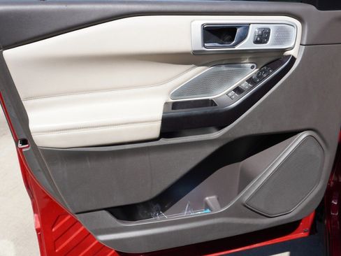 Used 2020 Ford Explorer Platinum w/ Premium Technology Package image 7