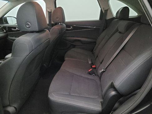 Used 2020 Kia Sorento LX image 18