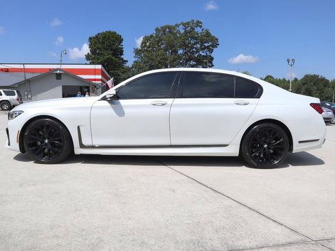 Used 2022 BMW 740i w/ M Sport Package RWD image 3