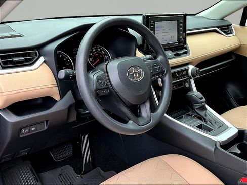Used 2021 Toyota RAV4 XLE w/ Protection Package (TMS) AWD/4WD image 17