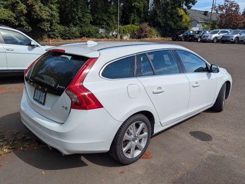 Used 2016 Volvo V60 T5 Premier FWD image 9
