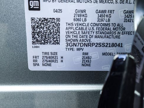 Used 2025 Chevrolet Equinox EV LT w/ Convenience Package II image 29